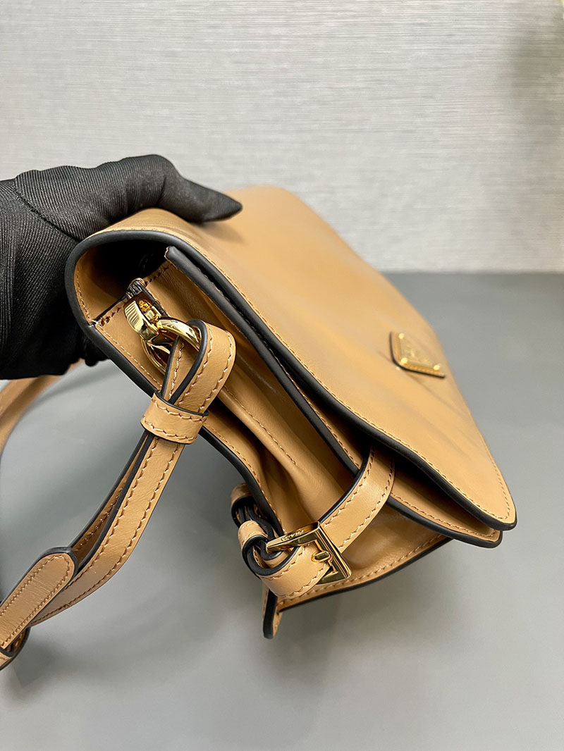プラダ アウトレット PRADA ソフトルックスレザー ショルダーバッグ 1BD082_2CYR_F03OE_V_DVJ キャメル H品 プラダ サフィアーノ 二つ折りバッグ - 画像 (4)