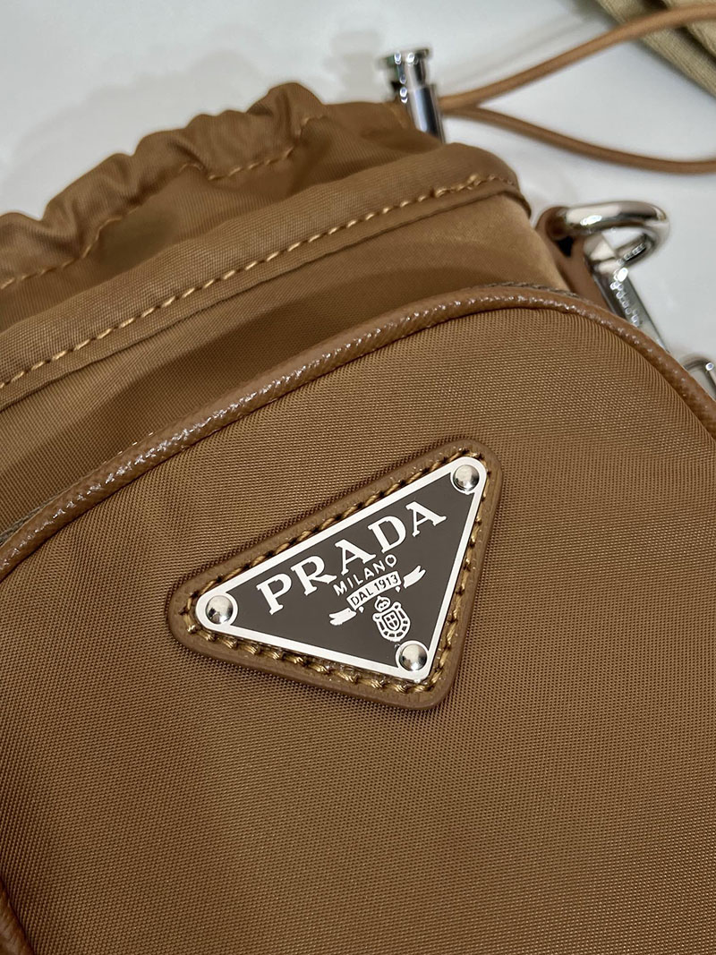 プラダ アウトレット PRADA Re-Nylon スマートフォンケース 2ZH155_2DMI_F0046 ブラウン H品 プラダ バッグ メンズ ナイロン 通勤 - 画像 (5)