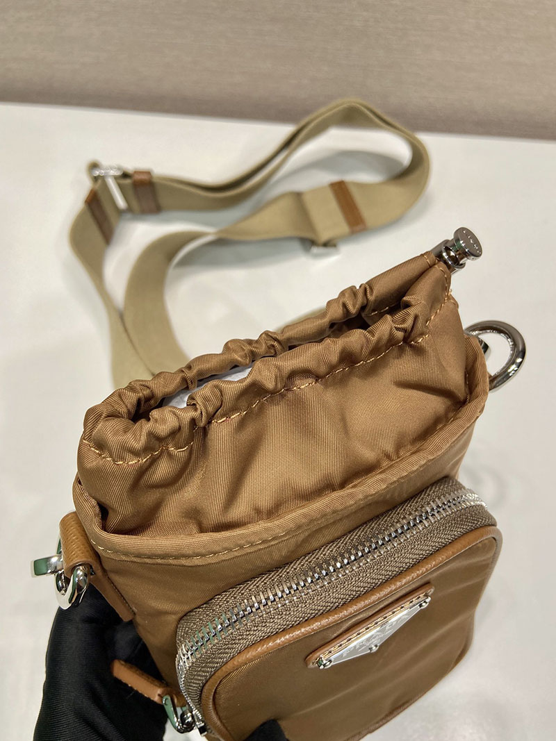 プラダ アウトレット PRADA Re-Nylon スマートフォンケース 2ZH155_2DMI_F0046 ブラウン H品 プラダ バッグ メンズ ナイロン 通勤 - 画像 (4)
