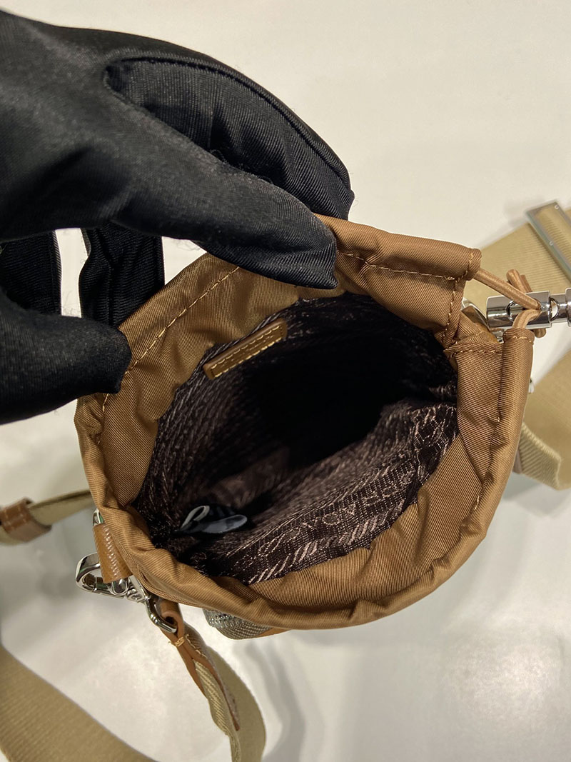 プラダ アウトレット PRADA Re-Nylon スマートフォンケース 2ZH155_2DMI_F0046 ブラウン H品 プラダ バッグ メンズ ナイロン 通勤 - 画像 (3)