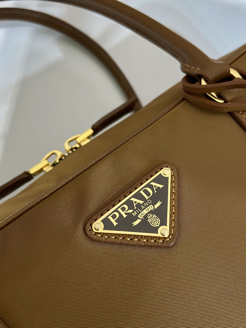 プラダ アウトレット PRADA Re-Edition 1978 ラージ Re-Nylon ダブルハンドルバッグ 1BB114_R064_F03OE_V_OOO キャメル ナイロン バッグ 人気 - 画像 (4)