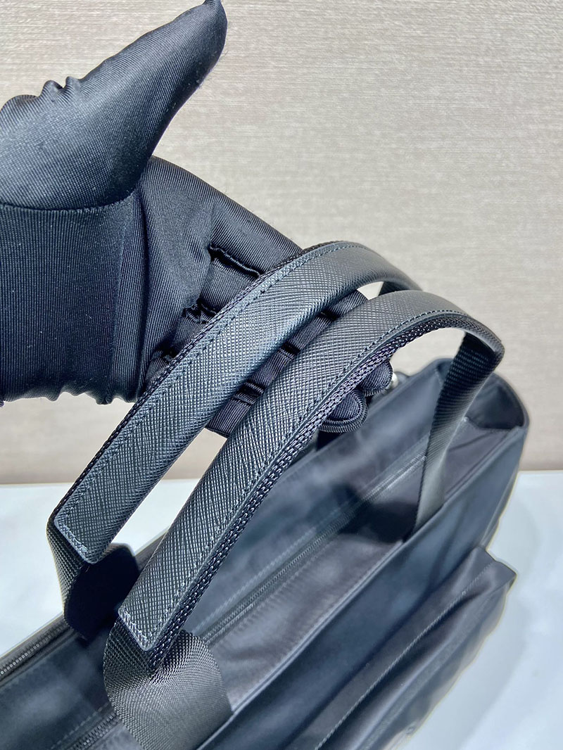 プラダ アウトレット PRADA サフィアーノレザーx Re-Nylon トートバッグ 2VG097_2DMG_F0002_V_OOO ブラック H品 プラダ ナイロン トートバッグ メンズ - 画像 (4)