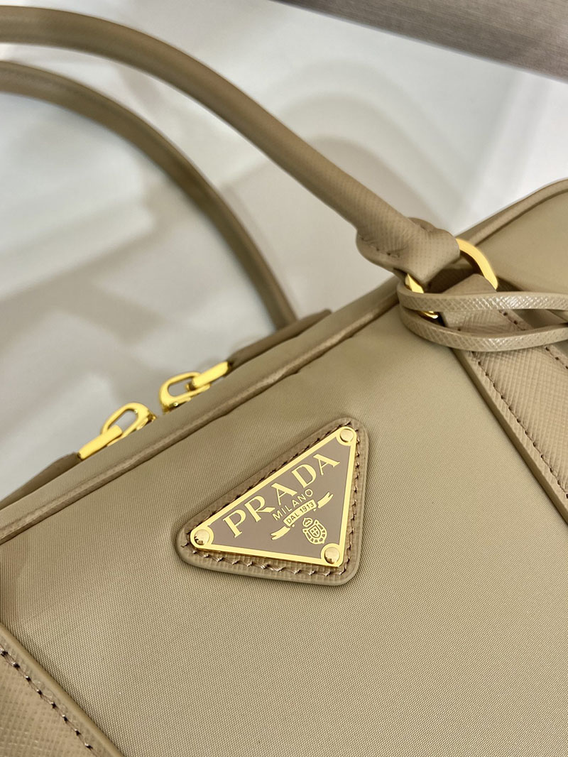 プラダ アウトレット PRADA Re-Edition 1978 ミディアム Re-Nylon ダブルハンドルバッグ 1BB115_R064_F0040_V_OOO ベージュ H品 プラダ ナイロン バッグ 人気 - 画像 (4)