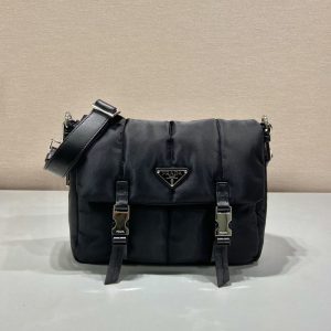 プラダ ショルダーバッグ 黒 ナイロン