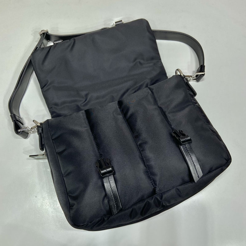 プラダ アウトレット PRADA ショルダーバッグ テスートボンバー 三角ロゴプレート 1BD048_2A4G_F0002 ブラック H品 プラダ ショルダーバッグ 黒 ナイロン - 画像 (6)