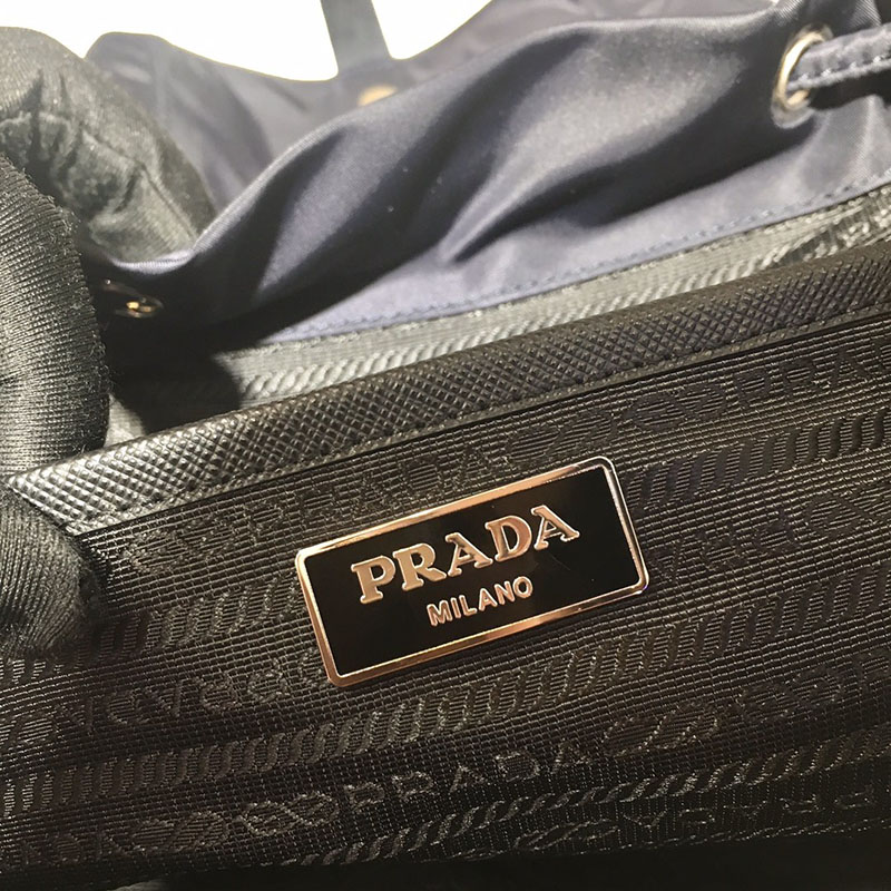プラダ アウトレット PRADA ポーチ付 ミディアム Re-Nylon バックパック 1BZ811_RV44_F0002_V_OTO ブラック H品 プラダ リュック レディース 新作 - 画像 (2)