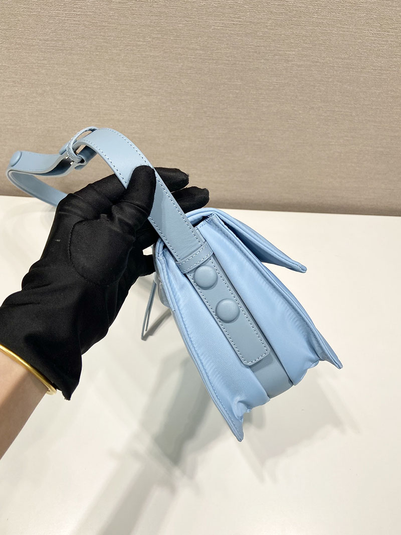 プラダ アウトレット PRADA ミディアム パデッドRe-Nylon ショルダーバッグ 1BD255_RDLN_F0637_V_OOO ライトブルー H品 プラダ メッセンジャーバッグ ナイロン - 画像 (5)
