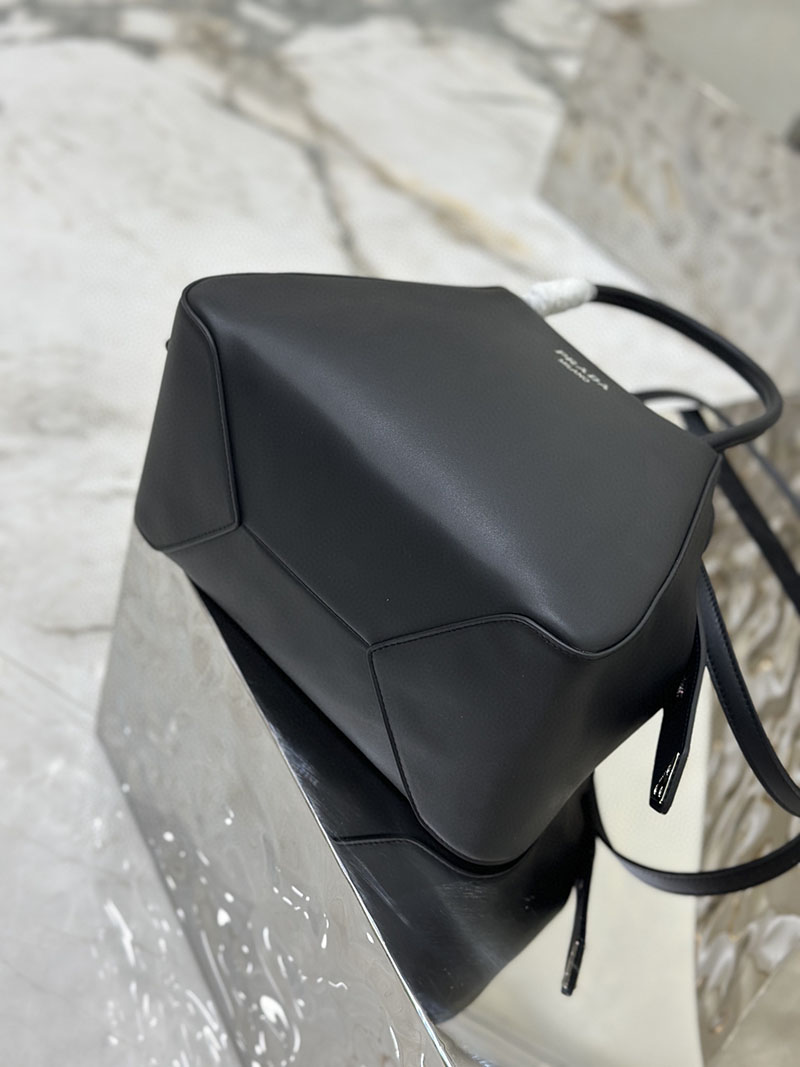 プラダ アウトレット PRADA スーパーノヴァ ミディアム レザー トライアングルロゴ 1BA366_2DDJ_F0002 ブラック H品 プラダ ショルダーバッグ レザー - 画像 (4)