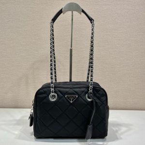 プラダ ショルダーバッグ 黒 ナイロン