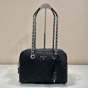 プラダ ショルダーバッグ 黒 ナイロン