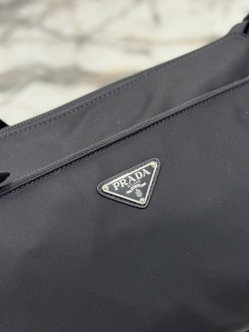 プラダ アウトレット PRADA ReNylon 前ポケット付き ファスナーショルダーバッグ 2VD421_2DMH_F0002 ブラック H品 プラダ ショルダーバッグ メンズ - 画像 (6)