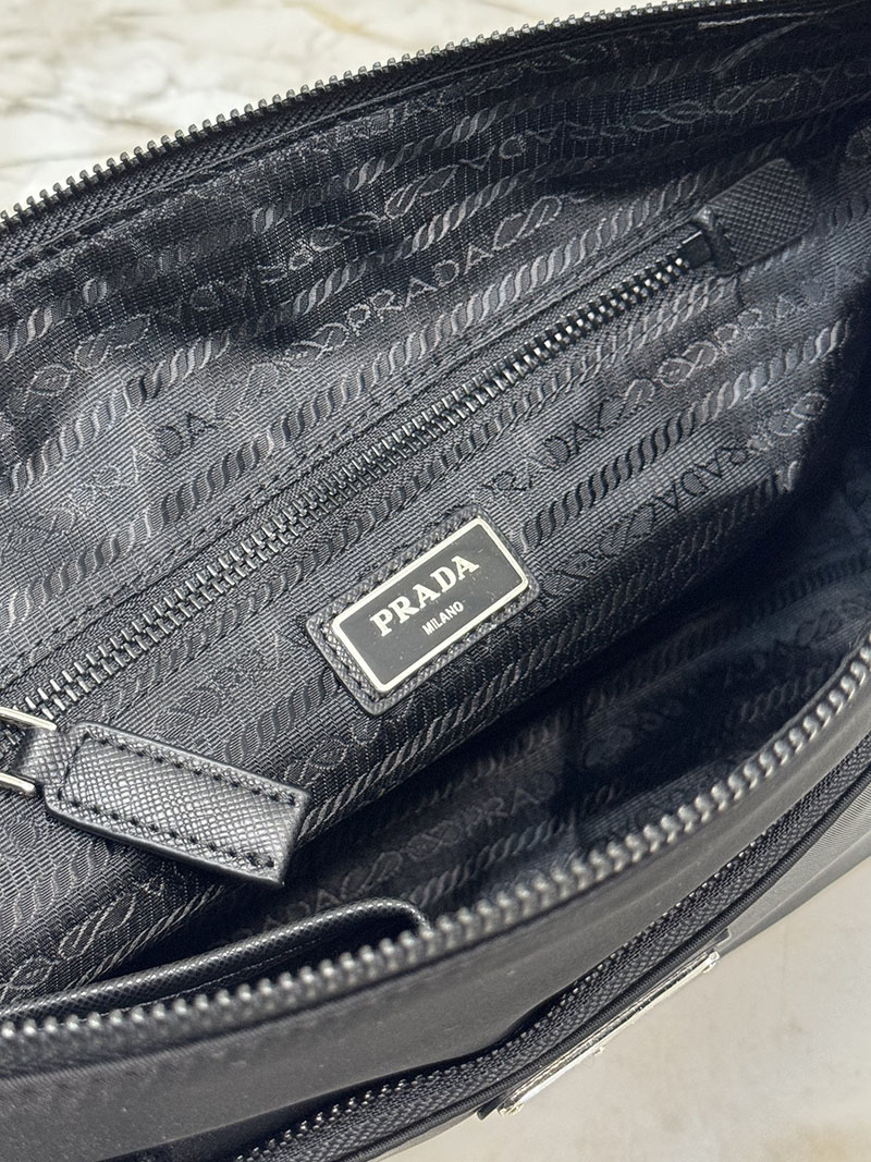プラダ アウトレット PRADA ReNylon 前ポケット付き ファスナーショルダーバッグ 2VD421_2DMH_F0002 ブラック H品 プラダ ショルダーバッグ メンズ - 画像 (2)
