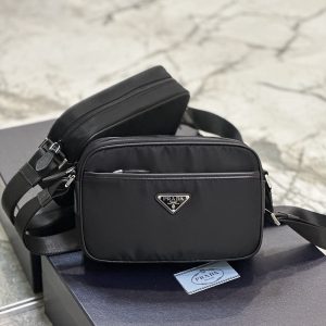 プラダ ショルダーバッグ メンズ