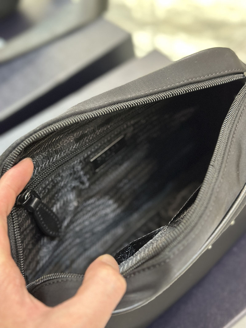 プラダ アウトレット PRADA Re-Nylon xサフィアーノレザー ショルダーバッグ 2VH048_2DMH_F0002_V_XOO ブラック H品 プラダ ショルダーバッグ メンズ - 画像 (2)