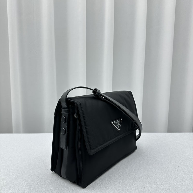 プラダ アウトレット PRADA Re-Nylon ラージ パデッド ショルダーバッグ 三角ロゴ 1BD256_RDLN_F0002_V_OOO ブラック H品 プラダ バッグ アウトレット - 画像 (9)