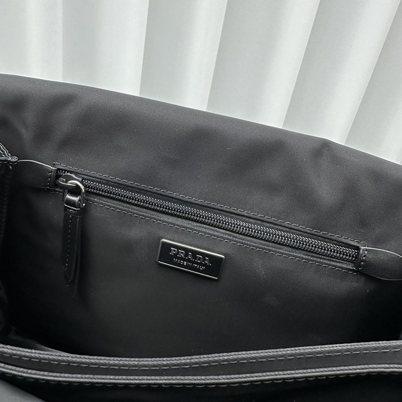 プラダ アウトレット PRADA Re-Nylon ラージ パデッド ショルダーバッグ 三角ロゴ 1BD256_RDLN_F0002_V_OOO ブラック H品 プラダ バッグ アウトレット - 画像 (4)