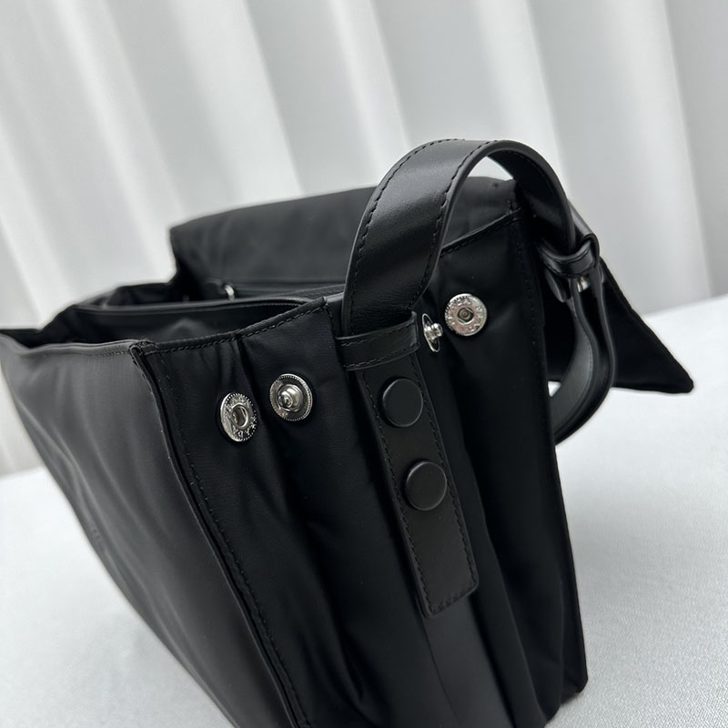 プラダ アウトレット PRADA Re-Nylon ラージ パデッド ショルダーバッグ 三角ロゴ 1BD256_RDLN_F0002_V_OOO ブラック H品 プラダ バッグ アウトレット - 画像 (3)