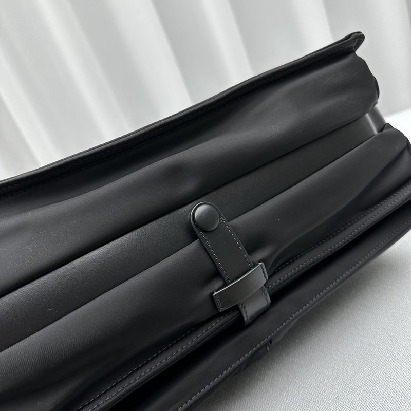 プラダ アウトレット PRADA Re Nylon ラージ パデッド ショルダーバッグ 1BD257_RDLN_F0002_V_OOO ブラック H品 プラダ バッグ アウトレット - 画像 (4)