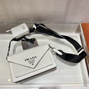 プラダ ミニバッグ 白