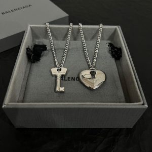 バレンシアガ ネックレス 公式