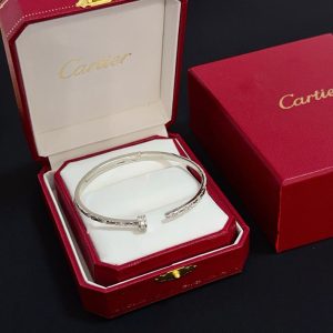 カルティエ ブレスレット 芸能人