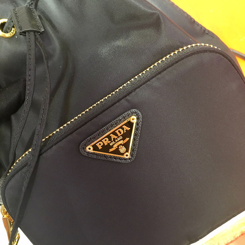 プラダ アウトレット PRADA デュエット Re-Nylon バケットバッグ 1BH1864_RV44_F0007_V_UOP ボルドー H品 プラダ 手提げバッグ - 画像 (8)