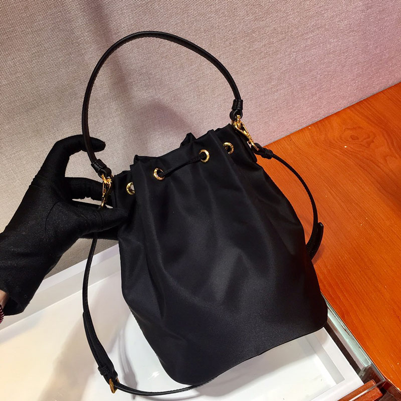 プラダ アウトレット PRADA デュエット Re-Nylon バケットバッグ 1BH1864_RV44_F0007_V_UOP ボルドー H品 プラダ 手提げバッグ - 画像 (6)