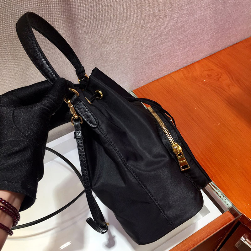 プラダ アウトレット PRADA デュエット Re-Nylon バケットバッグ 1BH1864_RV44_F0007_V_UOP ボルドー H品 プラダ 手提げバッグ - 画像 (5)