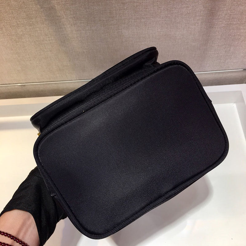 プラダ アウトレット PRADA デュエット Re-Nylon バケットバッグ 1BH1864_RV44_F0007_V_UOP ボルドー H品 プラダ 手提げバッグ - 画像 (4)