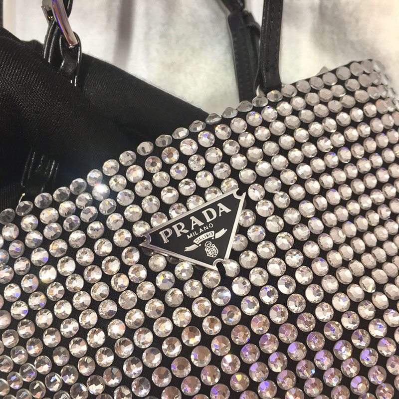 プラダ アウトレット PRADA トライアングル 三角ロゴプレート チェーン 1BA253_2AWL_F0T7O クリスタル H品 プラダ 手提げバッグ - 画像 (5)