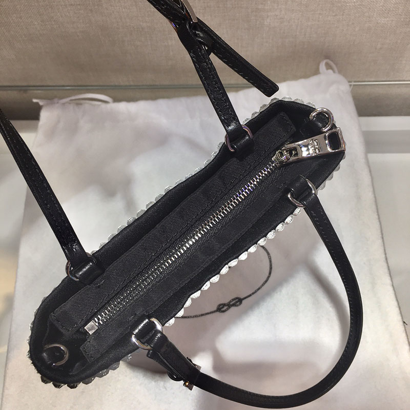 プラダ アウトレット PRADA トライアングル 三角ロゴプレート チェーン 1BA253_2AWL_F0T7O クリスタル H品 プラダ 手提げバッグ - 画像 (4)
