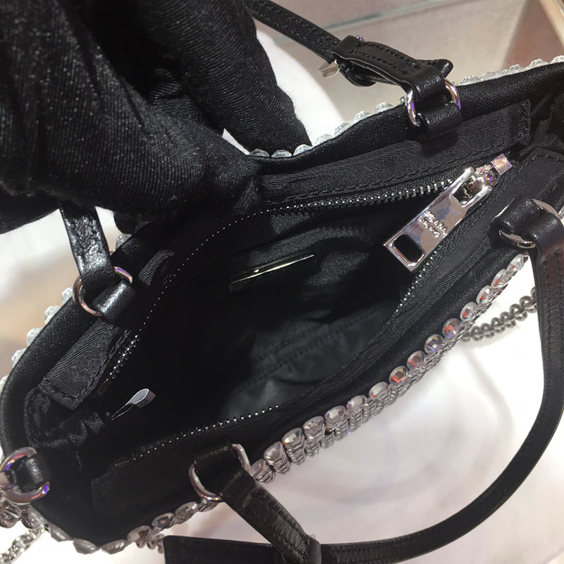 プラダ アウトレット PRADA トライアングル 三角ロゴプレート チェーン 1BA253_2AWL_F0T7O クリスタル H品 プラダ 手提げバッグ - 画像 (3)