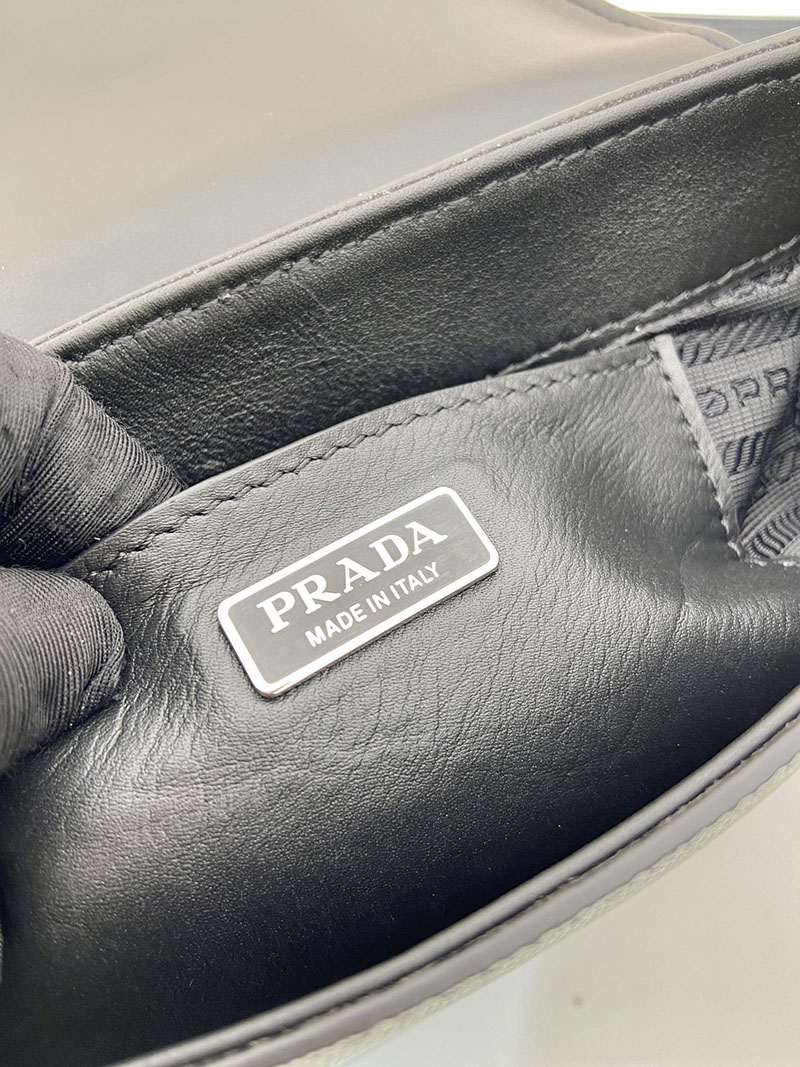 プラダ アウトレット PRADA サフィアーノレザー ショルダーバッグ 2VD059_9Z2_F0092_V_OOO サルビアグリーン H品 プラダ ショルダーバッグ メンズ - 画像 (2)
