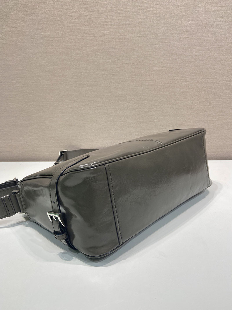 プラダ アウトレット PRADA ソフトルックスレザーショルダーバッグ 2VH187_2CYR_F0JDS_V_OOO グレー H品 プラダ ショルダーバッグ メンズ - 画像 (5)