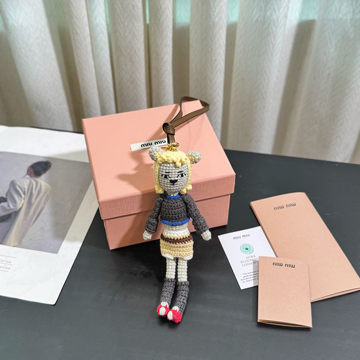 最高級MiuMiuスーパーコピー テクニカルヤーン トリック ミュウミュウ バッグチャーム 5TT214_2CU3_F0KIV - 画像 (9)