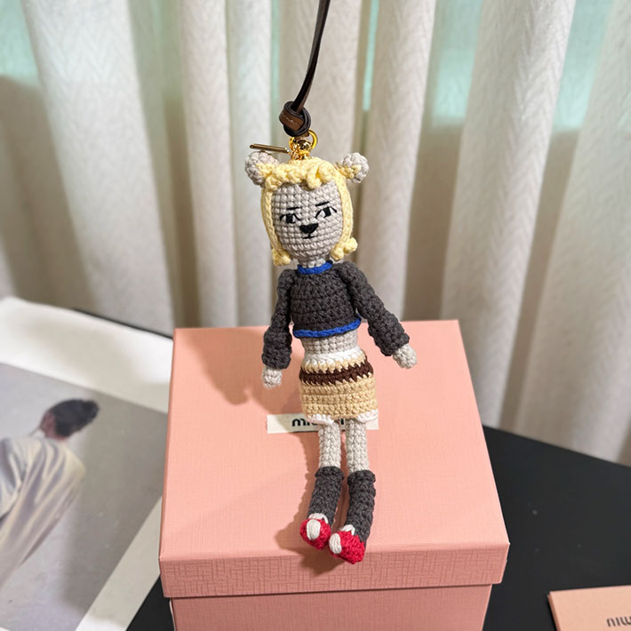 最高級MiuMiuスーパーコピー テクニカルヤーン トリック ミュウミュウ バッグチャーム 5TT214_2CU3_F0KIV - 画像 (5)