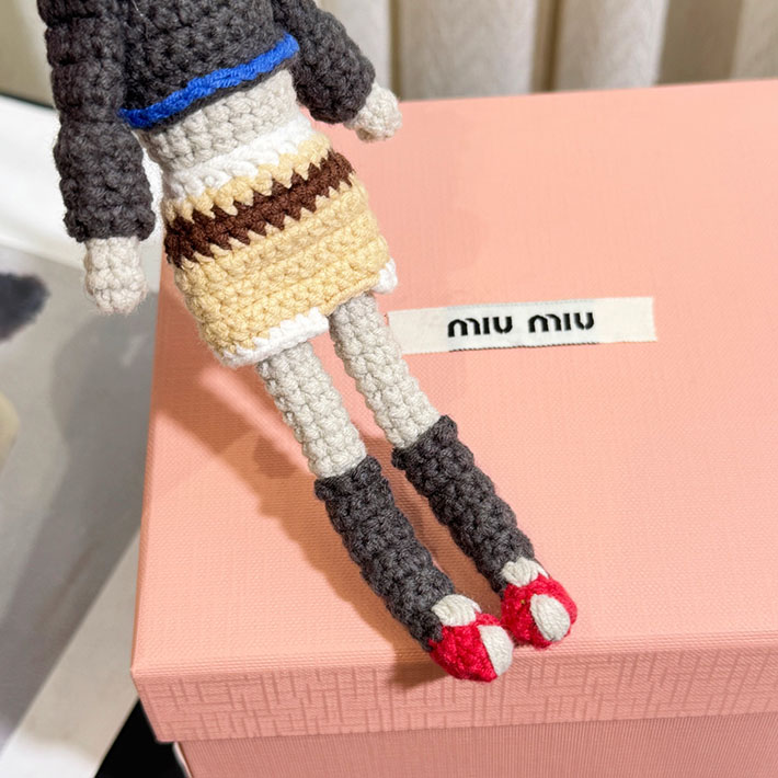最高級MiuMiuスーパーコピー テクニカルヤーン トリック ミュウミュウ バッグチャーム 5TT214_2CU3_F0KIV - 画像 (3)