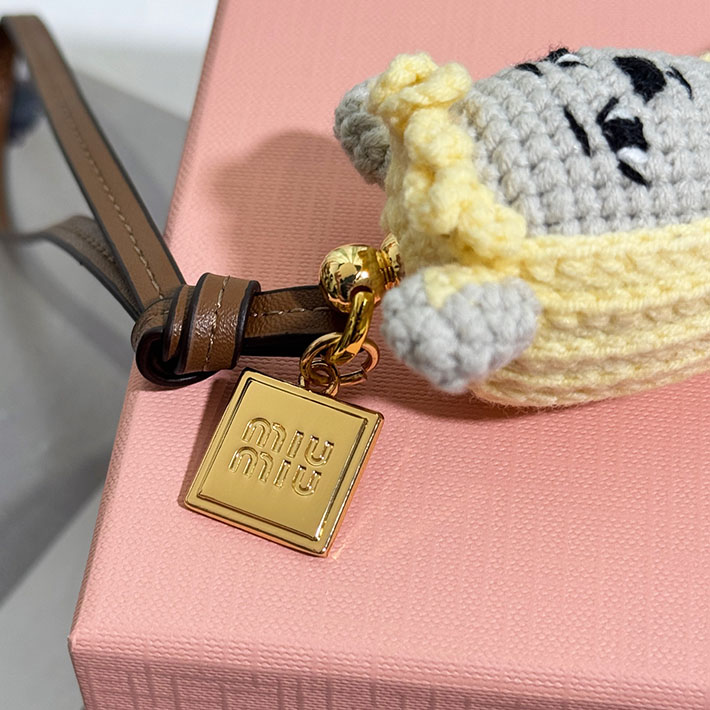 最高級MiuMiuスーパーコピー テクニカルヤーン トリック ミュウミュウ バッグチャーム 5TT214_2CU3_F0KIV - 画像 (2)
