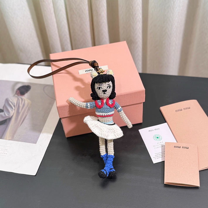 最高級MiuMiuスーパーコピー テクニカルヤーン トリック ミュウミュウ バッグチャーム 5TT216_2CU5_F057L - 画像 (9)