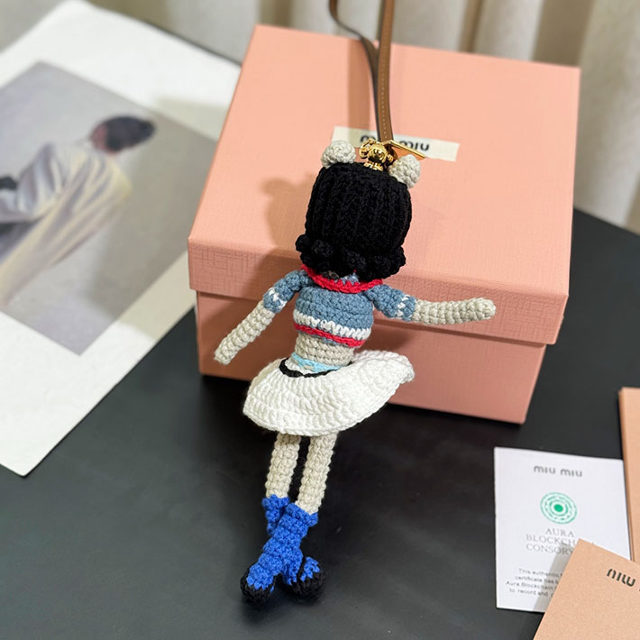 最高級MiuMiuスーパーコピー テクニカルヤーン トリック ミュウミュウ バッグチャーム 5TT216_2CU5_F057L - 画像 (6)