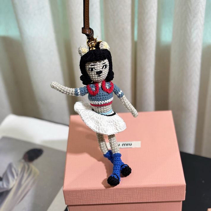 最高級MiuMiuスーパーコピー テクニカルヤーン トリック ミュウミュウ バッグチャーム 5TT216_2CU5_F057L - 画像 (2)