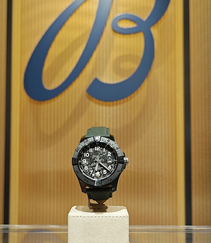 最高級ブライトリングスーパーコピー Breitling アベンジャー オートマチック GMT 44 ナイトミッション S32320101B1X1 - 画像 (4)