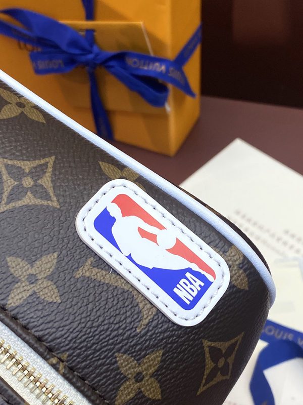 LOUIS VUITTON NBAコラボ クロークルーム・ドロップキット M45588 ハンドバッグ 超N品 ルイヴィトン クラッチバッグ 人気 - 画像 (2)