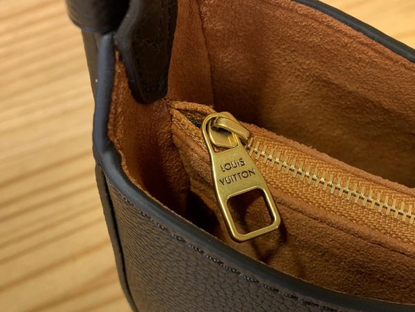 ルイヴィトン アウトレット 店舗 LOUIS VUITTON ロウキー･ショルダーバッグ M24611 斜めがけバッグ レディース ルイヴィトンバッグ人気順 - 画像 (4)
