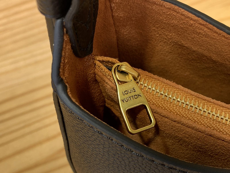ルイヴィトン アウトレット 店舗 LOUIS VUITTON ロウキー・ショルダーバッグ M24611 斜めがけバッグ レディース ルイヴィトンバッグ人気順 - 画像 (4)