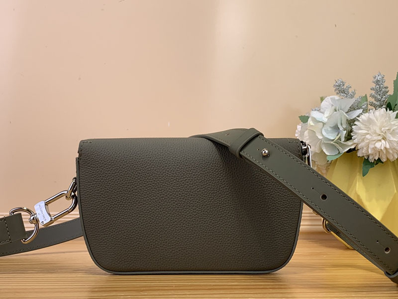 ルイヴィトン アウトレット 店舗 LOUIS VUITTON パイロット・ウェアラブル ウォレット lv301866 ルイヴィトン メンズ バッグ ランキング - 画像 (8)