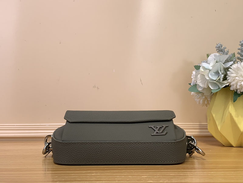 ルイヴィトン アウトレット 店舗 LOUIS VUITTON パイロット・ウェアラブル ウォレット lv301866 ルイヴィトン メンズ バッグ ランキング - 画像 (7)