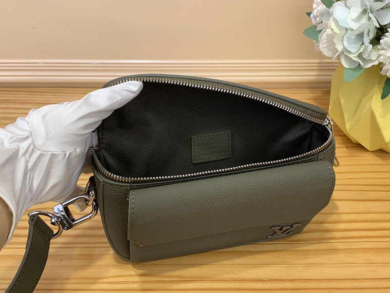 ルイヴィトン アウトレット 店舗 LOUIS VUITTON パイロット・ウェアラブル ウォレット lv301866 ルイヴィトン メンズ バッグ ランキング - 画像 (3)