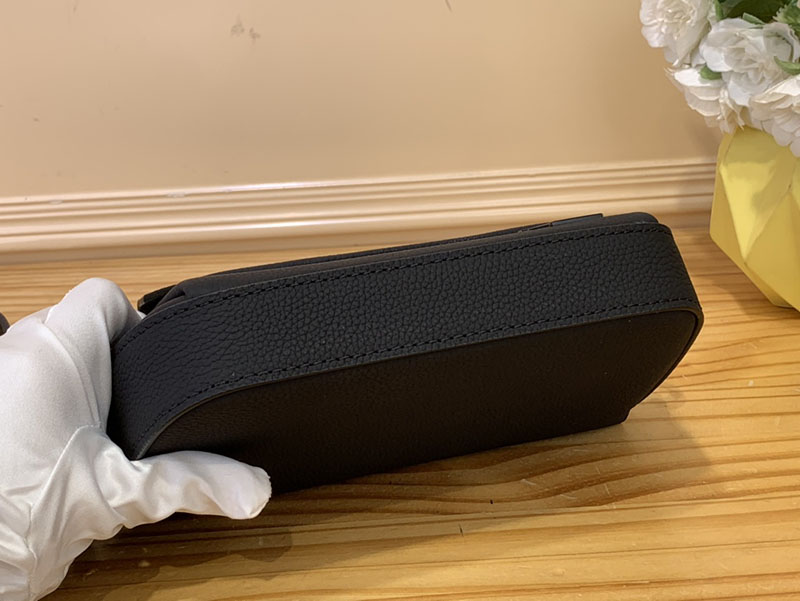 ルイヴィトン アウトレット 店舗 LOUIS VUITTON パイロット・ウェアラブル ウォレット M83563 メンズバッグ 流行り - 画像 (7)
