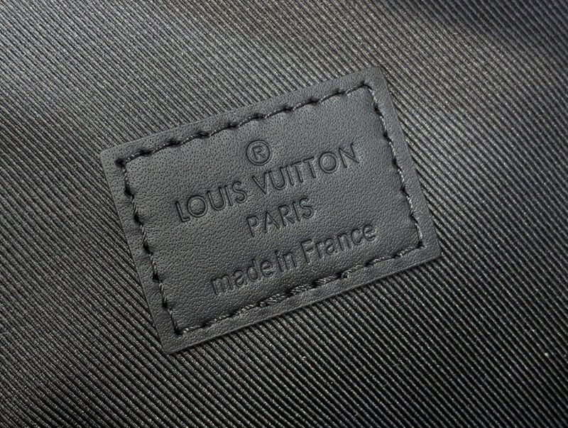 ルイヴィトン アウトレット 店舗 LOUIS VUITTON パイロット・ウェアラブル ウォレット M83563 メンズバッグ 流行り - 画像 (2)